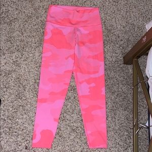 Hot Pink camo Aerie leggings